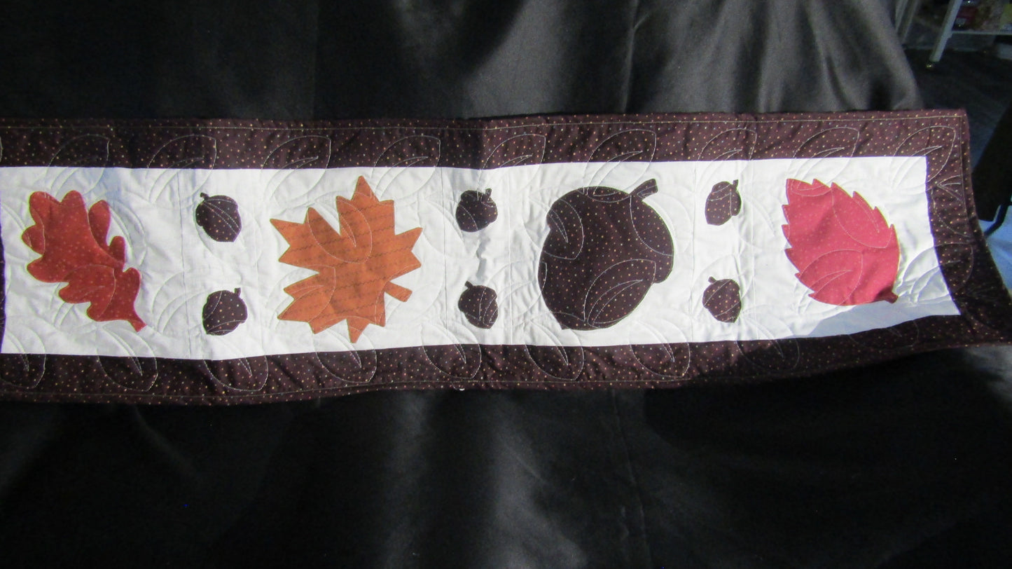 Leaves and Acorns Tablerunner