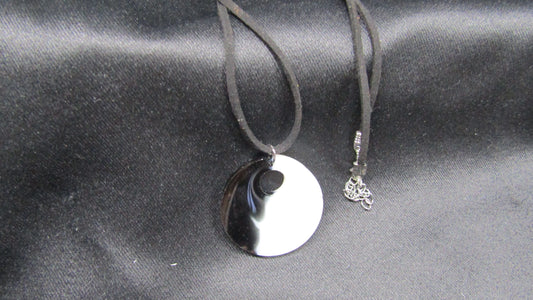 Blk & White Round Pendant Necklace