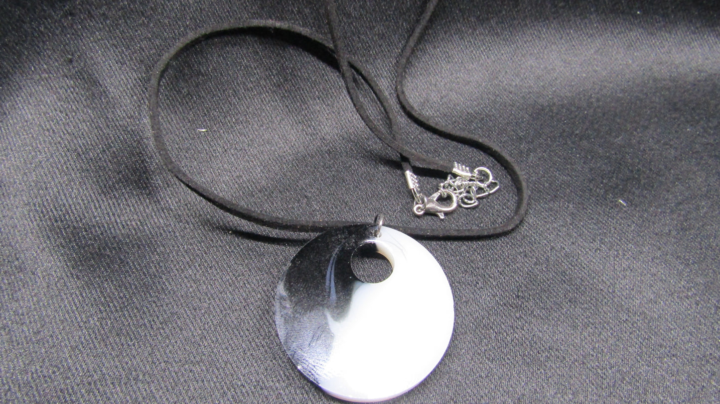 Blk & White Round Pendant Necklace